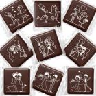 bomboniere originali matrimoniali stampate su cioccolatino fondente di forma quadrata