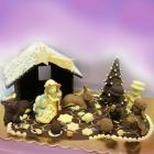 Presepe interamente di cioccolato, con tutti i soggetti decorati a mano.