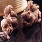 Little chocolate squirrels in two versions: in milk chocolate and in dark fondant chocolate
