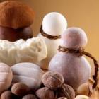 Esempio di composizione delle specialità Plusia: caciocavallo, noci, tomino e fungo tutti interamente realizzati con il cioccolato