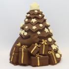 albero di Natale con orso e con addobbi natalizi di cioccolato bianco in rilievo