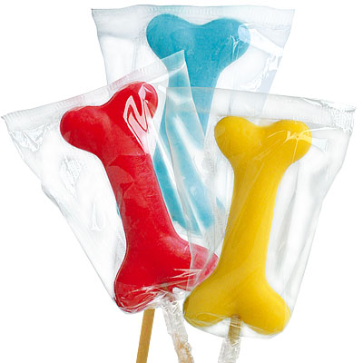 Lollipop a forma di osso, colori assortiti e aroma frutta. 
