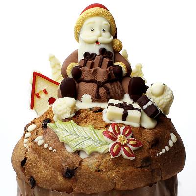 Babbo Natale di cioccolato su un panettone