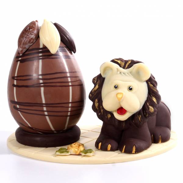 Leone con l'uovo di Pasqua di cioccolato - Uova di Pasqua