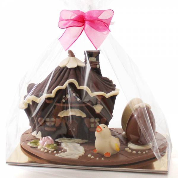 Casetta delle fate con pulcini e ovetti di Pasqua di cioccolato - Uova di Pasqua